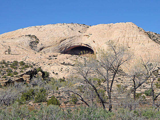 Fish Mouth Cave from the trailhead